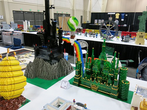 LEGO Wizard of Oz - Emerald City and Wicked Witch of the West's Castle